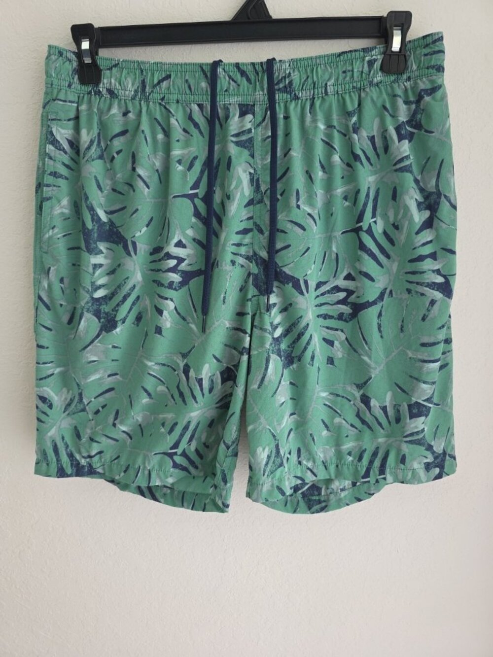 Kirkland Signature Men Swim Shorts L Green Tropical Lined Beach Trunks